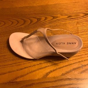 New thong sandals never worn